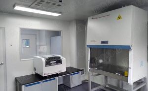  出入實(shí)驗(yàn)室凈化車間需要注意什么？【東鑫凈化】